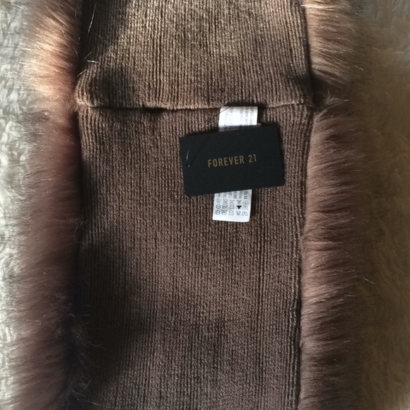 Forever 21 faux fur - Picture 5 of 6